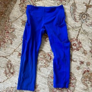 Size 6 barely worn Lululemon cropped leggings